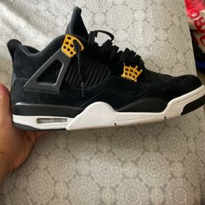 Jordan 4’s royals